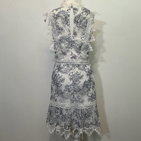 Adelyn Rae White & Navy Embroidered Lace Fit & Flare Dress Size M - Picture 6 of 9
